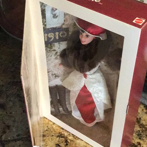 Vintage holiday Barbie from 1995 hallmark - Picture 6 of 6